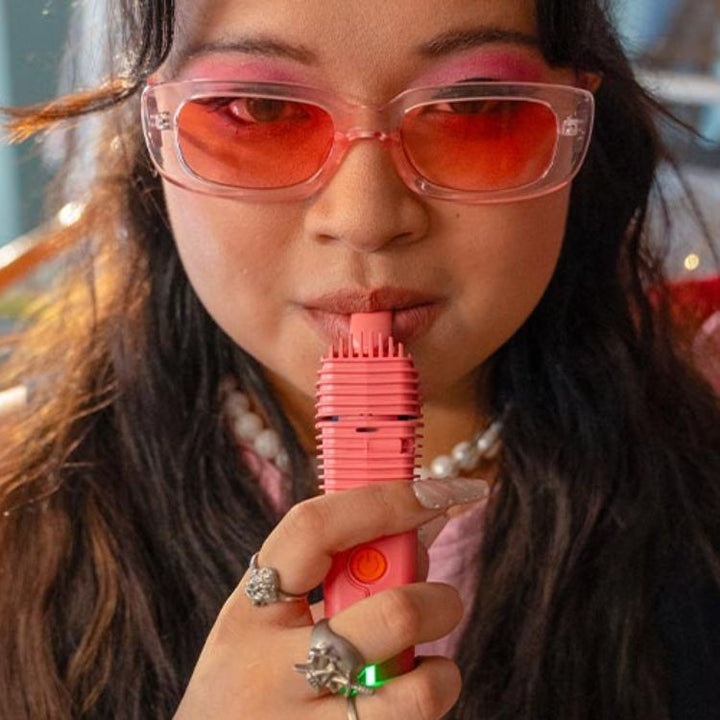 Veazy Vaporizer size in hand