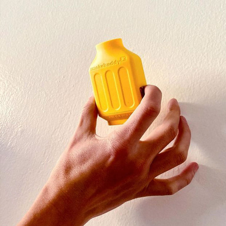 Smokebuddy Junior size in hand